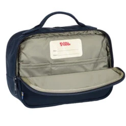 FJÄLLRÄVEN Fjällräven KÅNKEN TOILETRY BAG Kulturtasche NAVY -FRILUFTS Store 304069005 c kanken toiletry bag fjaellraeven 1