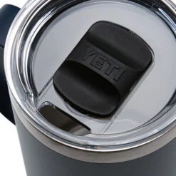 Yeti Coolers RAMBLER 24 OZ MUG Thermobecher NAVY -FRILUFTS Store 5637939057 d rambler 24 oz mug yeti coolers 24