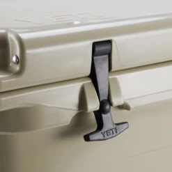 Yeti Coolers TUNDRA 65 Kühlbox TAN -FRILUFTS Store 5637939079 e tundra 65 yeti coolers 24